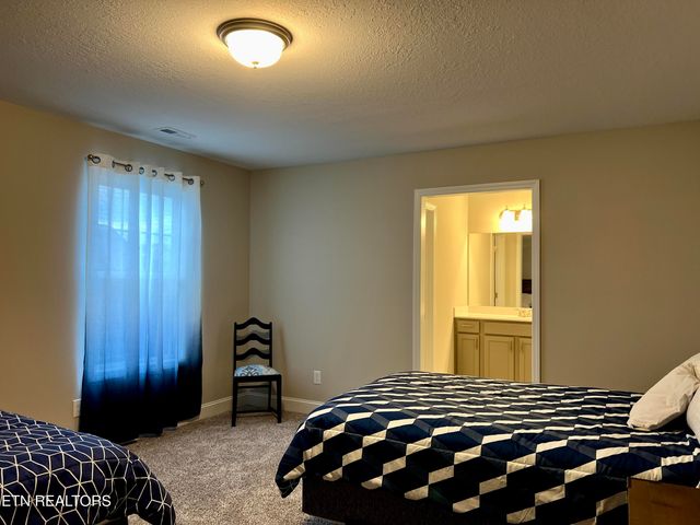 109 E Elderberry St, Oak Ridge, TN 37830