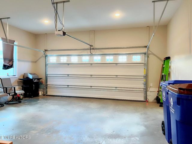 109 E Elderberry St, Oak Ridge, TN 37830