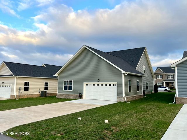 109 E Elderberry St, Oak Ridge, TN 37830