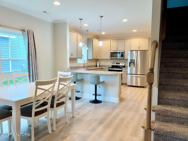 109 E Elderberry St, Oak Ridge, TN 37830