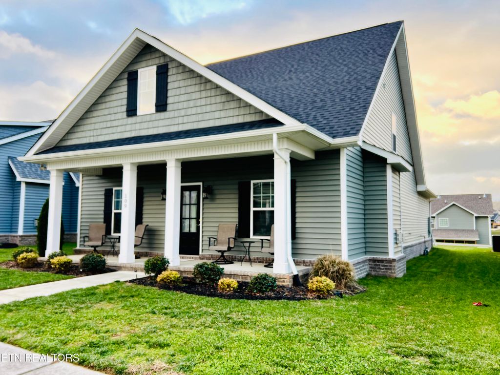 109 E Elderberry St, Oak Ridge, TN 37830