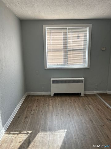 305 Parrott Avenue 1b, Bridgeport, CT 06606