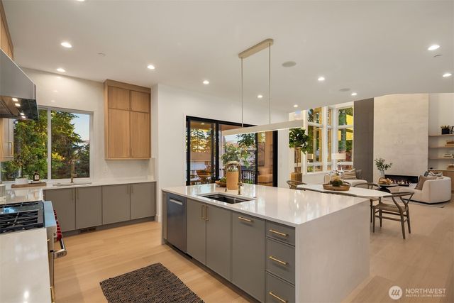 16039 NE 3rd Street, Bellevue, WA 98008