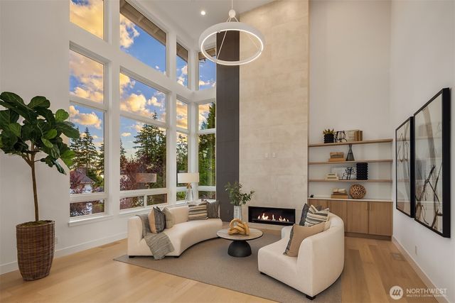 16039 NE 3rd Street, Bellevue, WA 98008