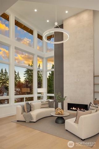16039 NE 3rd Street, Bellevue, WA 98008