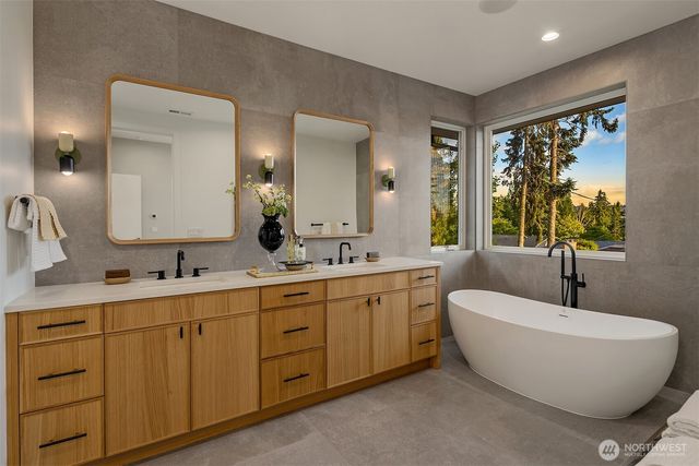 16039 NE 3rd Street, Bellevue, WA 98008