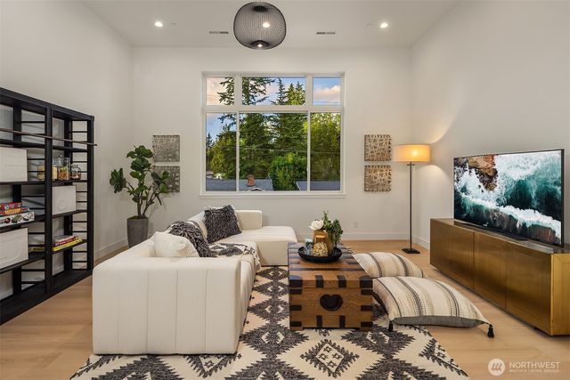 16039 NE 3rd Street, Bellevue, WA 98008