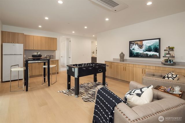 16039 NE 3rd Street, Bellevue, WA 98008