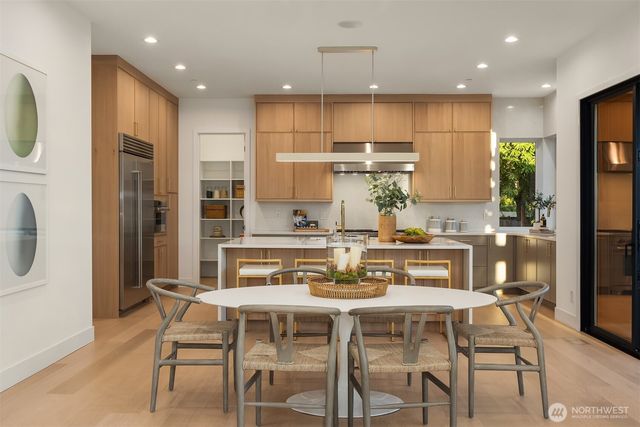 16039 NE 3rd Street, Bellevue, WA 98008