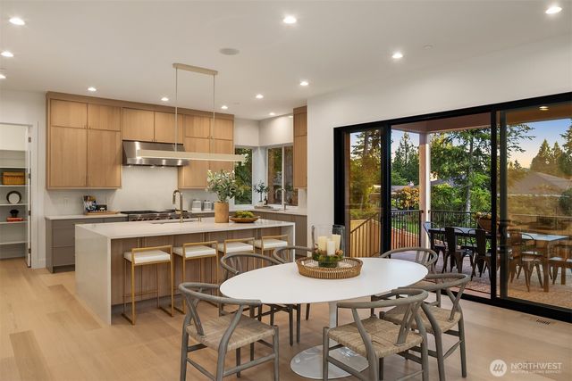 16039 NE 3rd Street, Bellevue, WA 98008