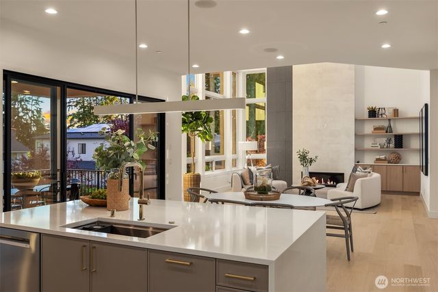 16039 NE 3rd Street, Bellevue, WA 98008