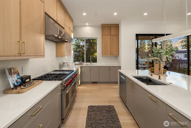 16039 NE 3rd Street, Bellevue, WA 98008