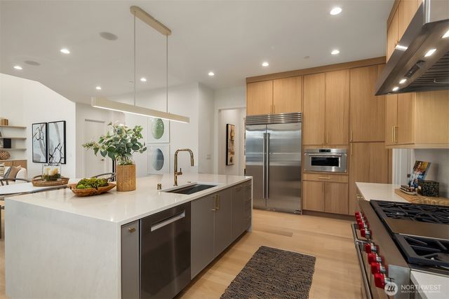 16039 NE 3rd Street, Bellevue, WA 98008