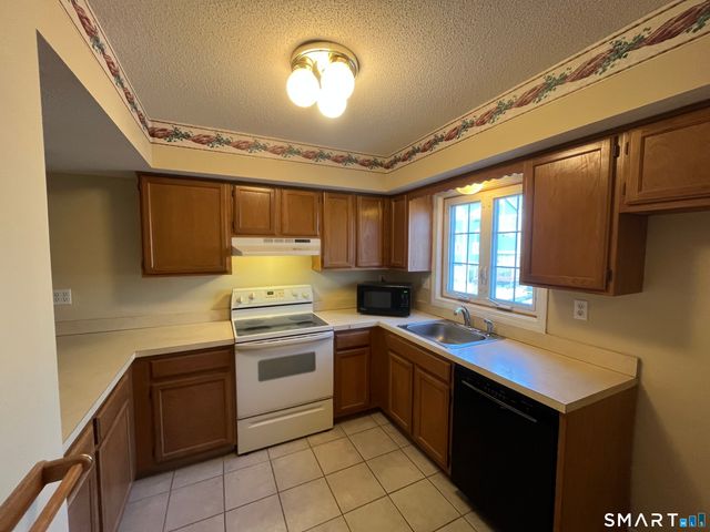 50 Pierce Street APT 24, Plainville, CT 06062