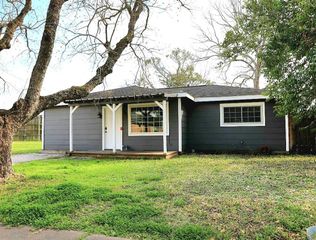 1503 W Dumble Street, Alvin, TX 77511