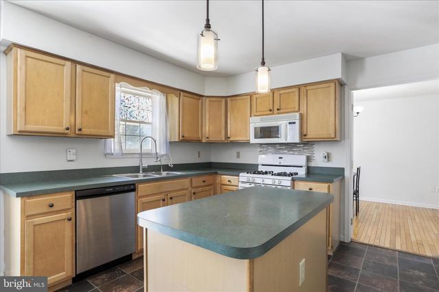 10 SHOAL CREEK CT, Martinsburg, WV 25405