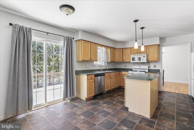 10 SHOAL CREEK CT, Martinsburg, WV 25405