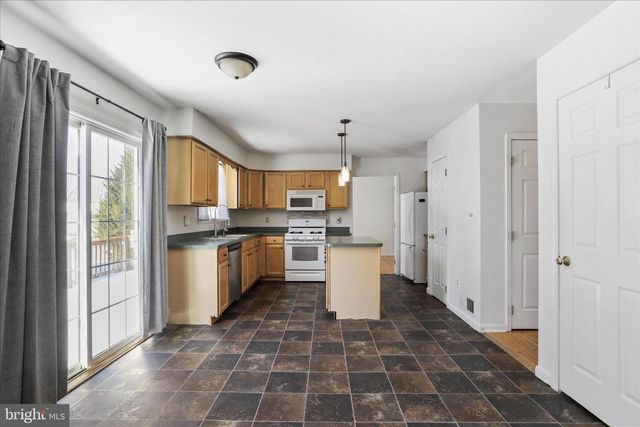 10 SHOAL CREEK CT, Martinsburg, WV 25405