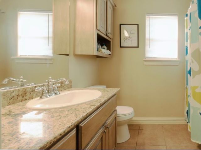 211 Essex Way, Centerton, AR 72719