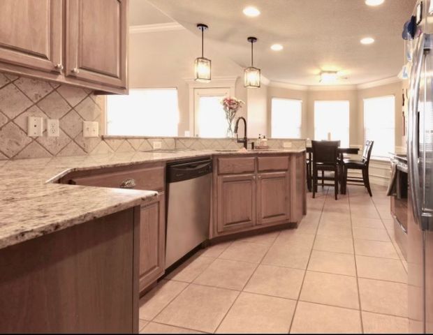 211 Essex Way, Centerton, AR 72719