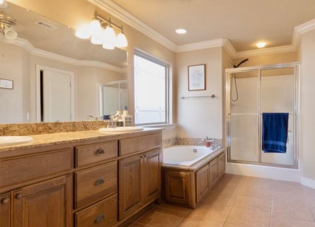 211 Essex Way, Centerton, AR 72719