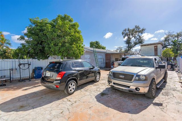 3166 NW 102nd St, Miami, FL 33147