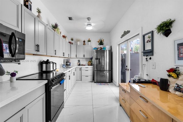 3166 NW 102nd St, Miami, FL 33147