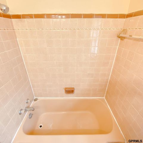 4815 Ames Avenue, Omaha, NE 68104