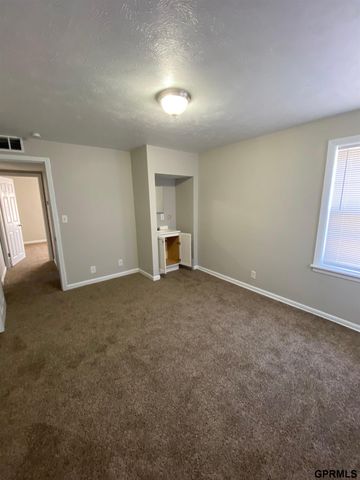 4815 Ames Avenue, Omaha, NE 68104