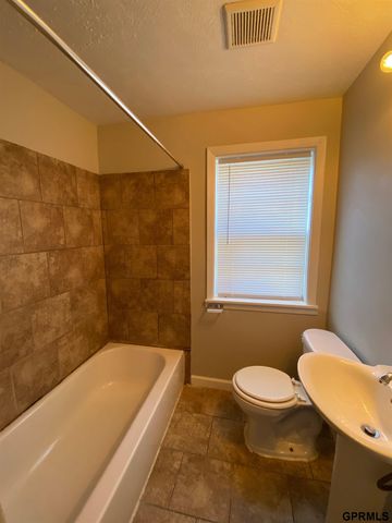 4815 Ames Avenue, Omaha, NE 68104