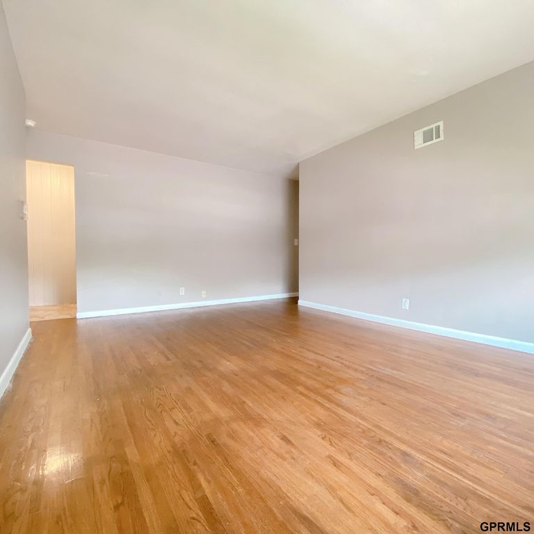 4815 Ames Avenue, Omaha, NE 68104