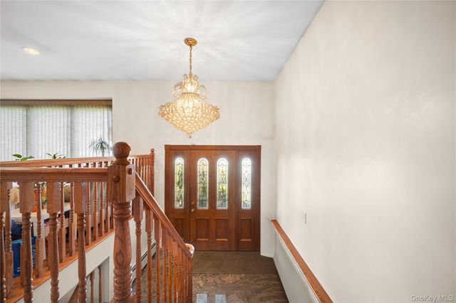 150 Roxton Road, Plainview, NY 11803