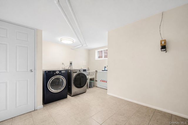 150 Roxton Road, Plainview, NY 11803