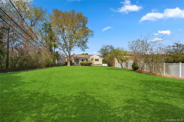 150 Roxton Road, Plainview, NY 11803