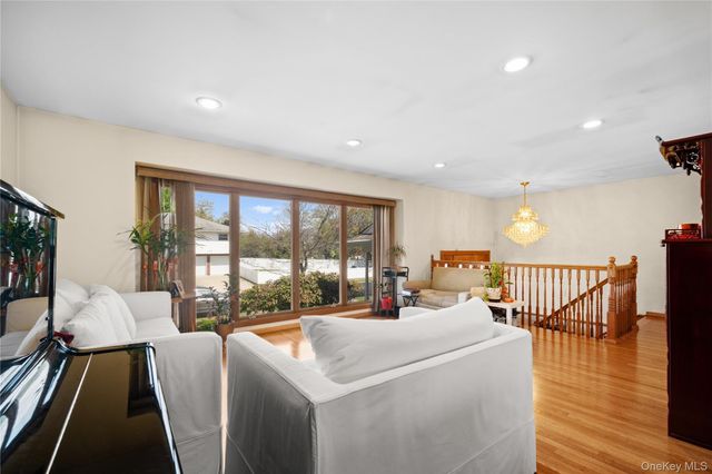 150 Roxton Road, Plainview, NY 11803