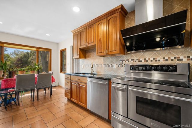 150 Roxton Road, Plainview, NY 11803