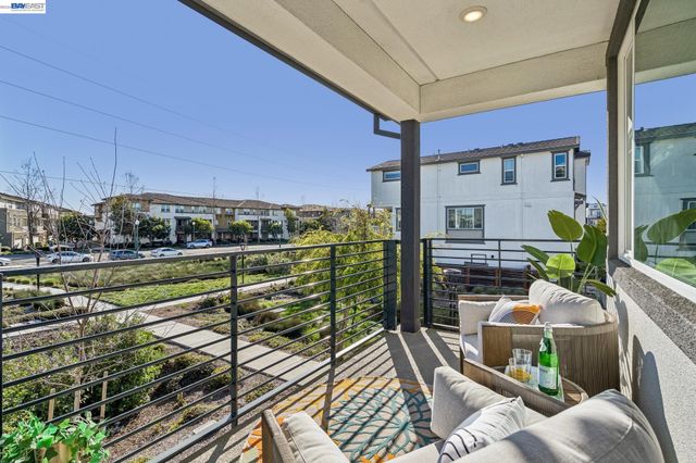 646 Eucalyptus Way, Alameda, CA 94501