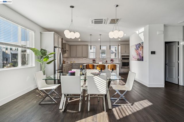 646 Eucalyptus Way, Alameda, CA 94501