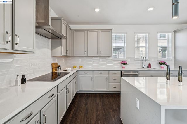 646 Eucalyptus Way, Alameda, CA 94501