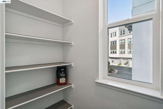 646 Eucalyptus Way, Alameda, CA 94501