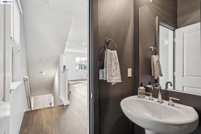 646 Eucalyptus Way, Alameda, CA 94501