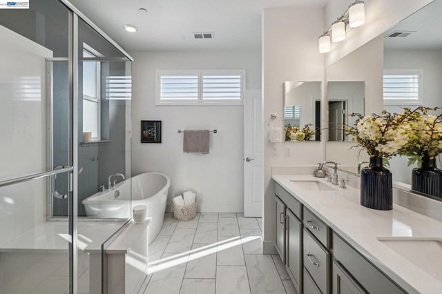 646 Eucalyptus Way, Alameda, CA 94501