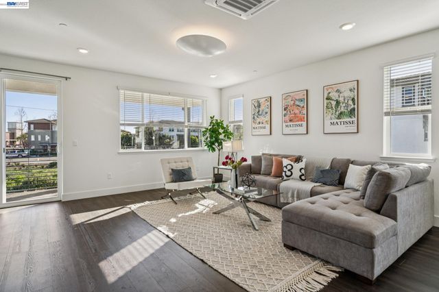 646 Eucalyptus Way, Alameda, CA 94501