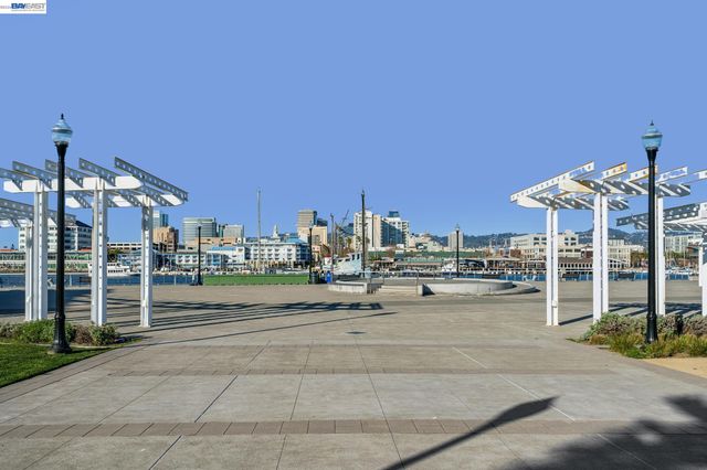 646 Eucalyptus Way, Alameda, CA 94501