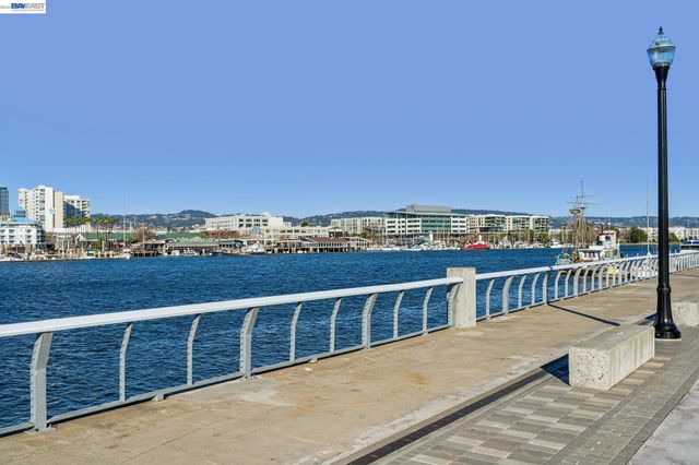 646 Eucalyptus Way, Alameda, CA 94501