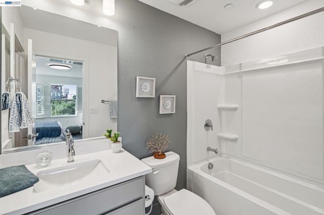 646 Eucalyptus Way, Alameda, CA 94501