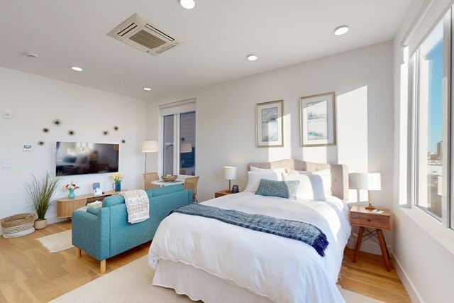 38 Hichborn 402, Boston, MA 02135