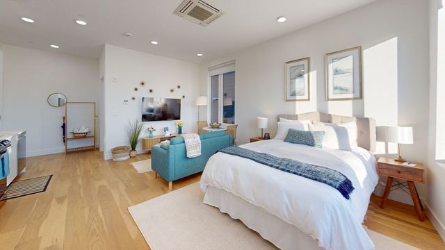 38 Hichborn 402, Boston, MA 02135