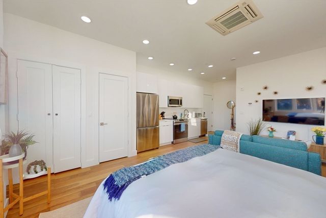 38 Hichborn 402, Boston, MA 02135