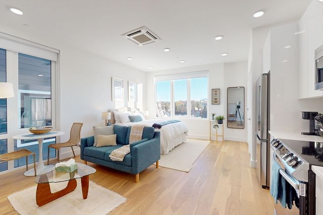 38 Hichborn 402, Boston, MA 02135